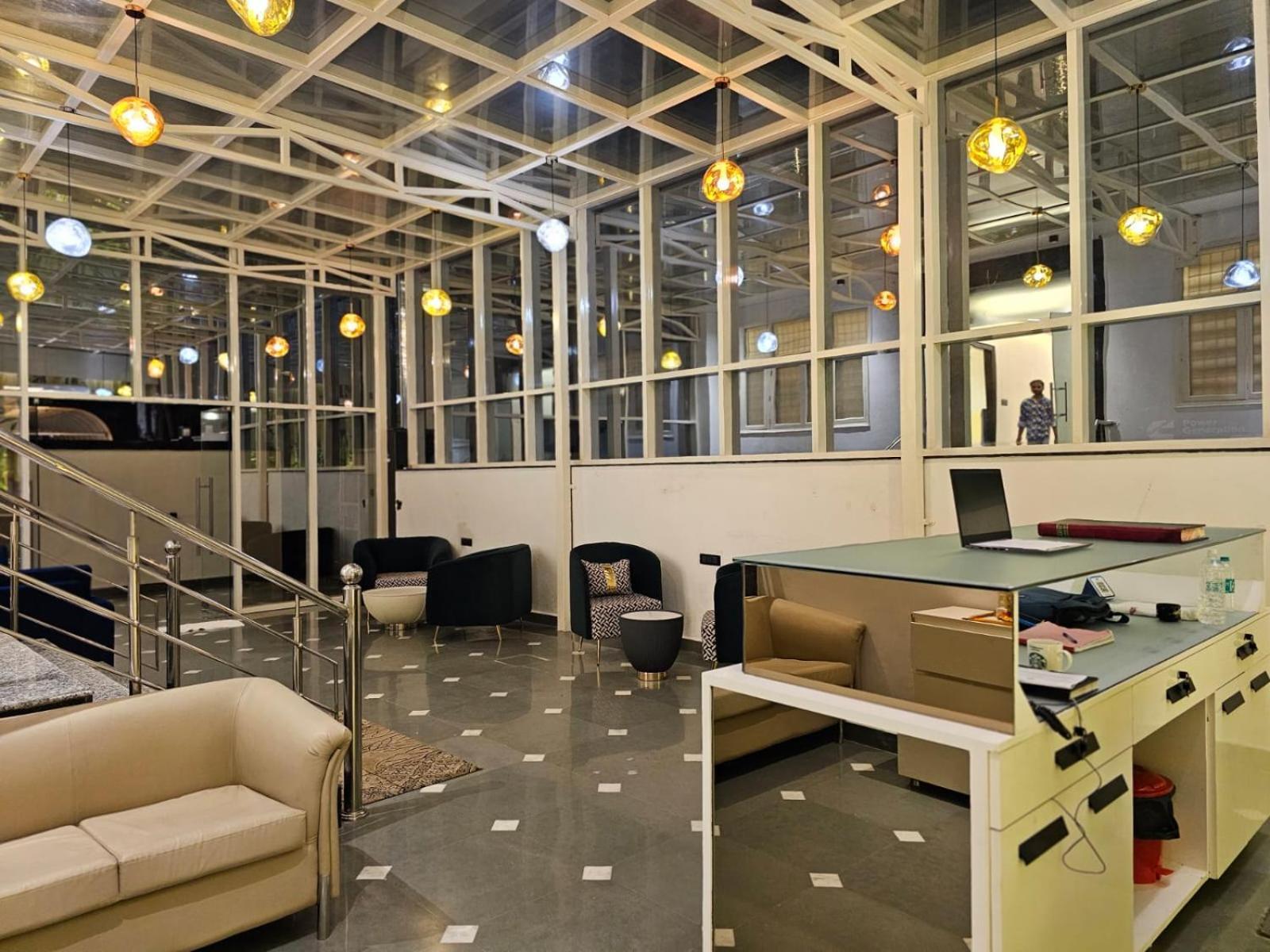 Hotel The Glass House เกรทเตอร์นอยดา ภายนอก รูปภาพ