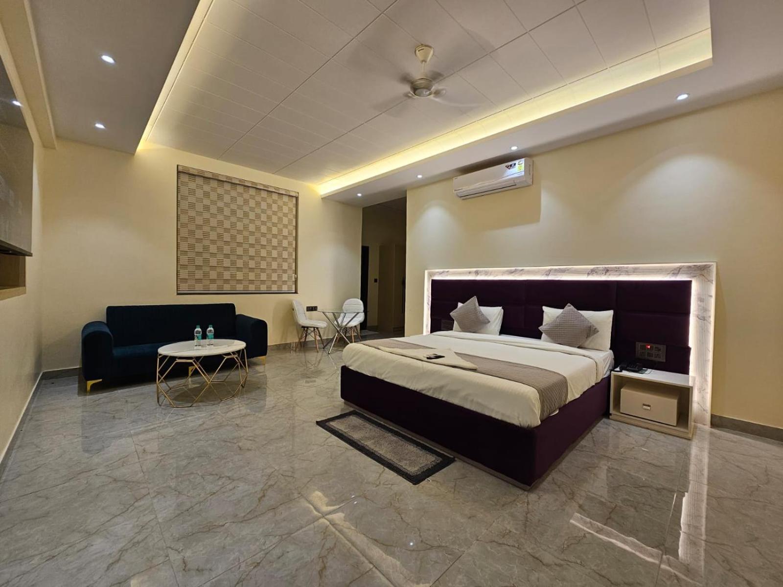Hotel The Glass House เกรทเตอร์นอยดา ภายนอก รูปภาพ