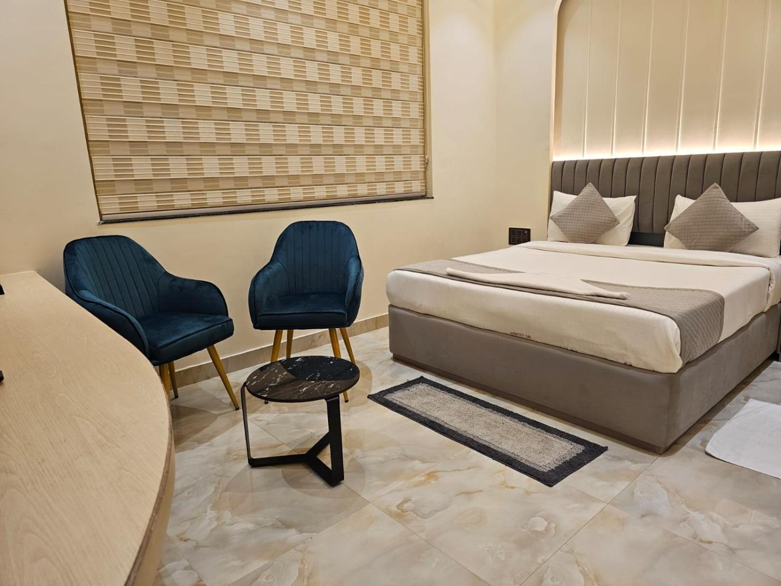 Hotel The Glass House เกรทเตอร์นอยดา ภายนอก รูปภาพ