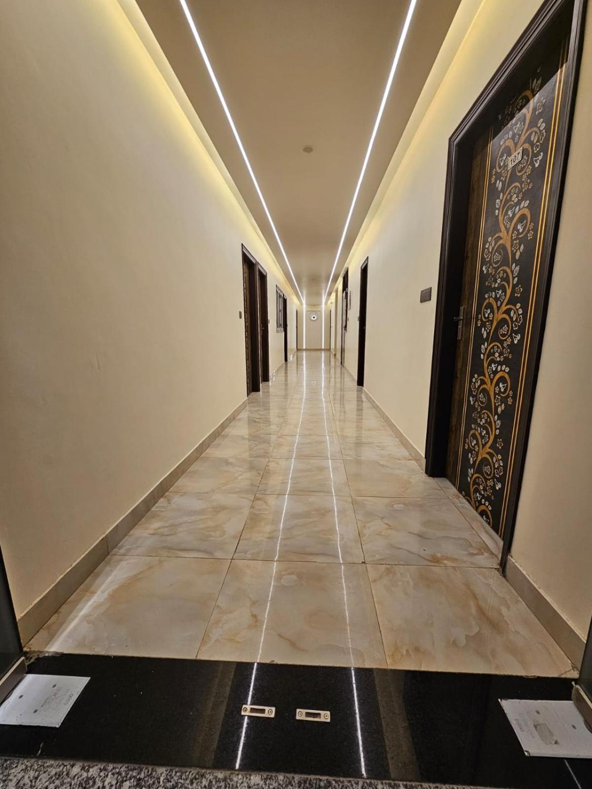 Hotel The Glass House เกรทเตอร์นอยดา ภายนอก รูปภาพ