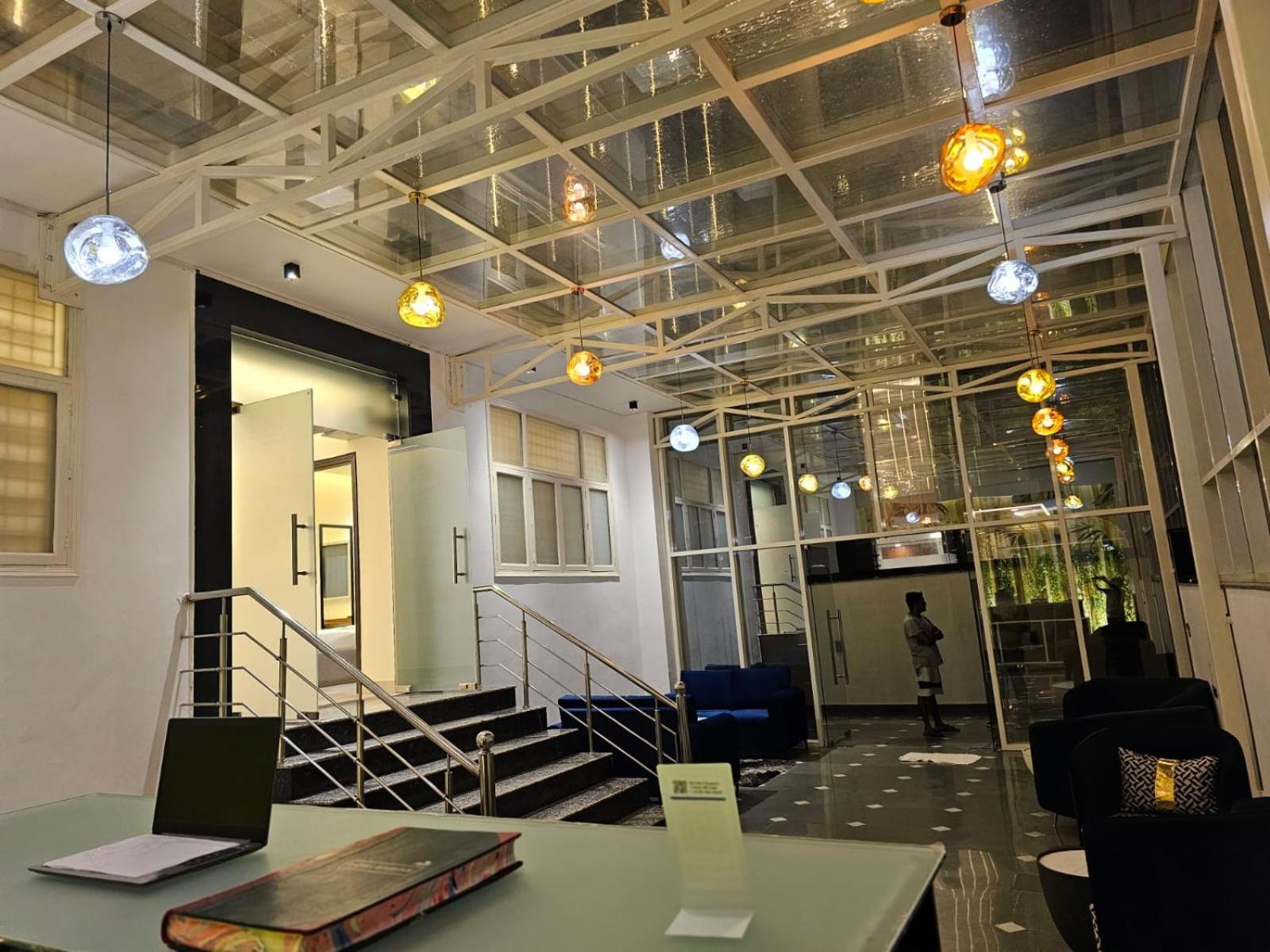 Hotel The Glass House เกรทเตอร์นอยดา ภายนอก รูปภาพ