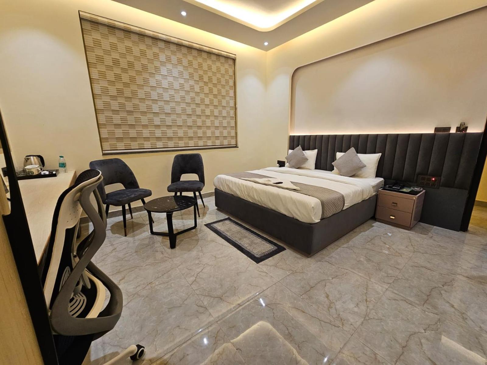 Hotel The Glass House เกรทเตอร์นอยดา ภายนอก รูปภาพ