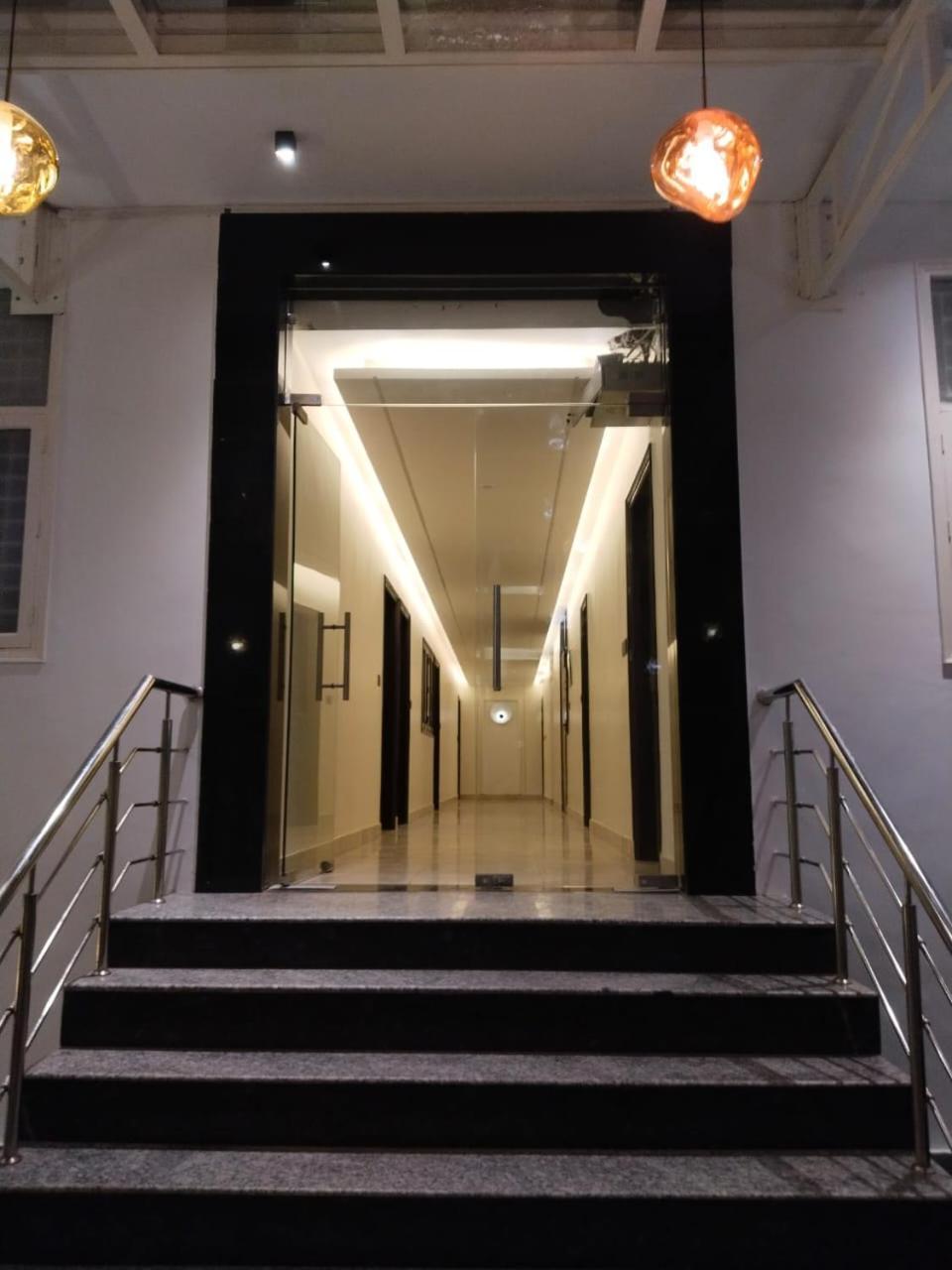 Hotel The Glass House เกรทเตอร์นอยดา ภายนอก รูปภาพ
