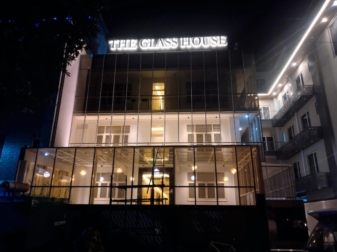 Hotel The Glass House เกรทเตอร์นอยดา ภายนอก รูปภาพ